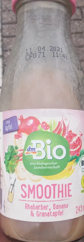 Smoothie Rhabarber Banane und Granatapfel