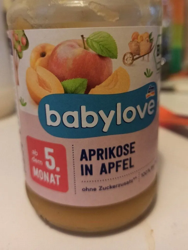 Aprikose im Apfel