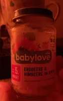 Erdbeere und Himbeere in Apfel