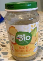 Birne mit Zwieback in Apfel