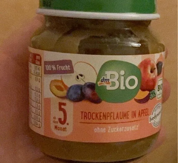 Trockenpfaume in apfel