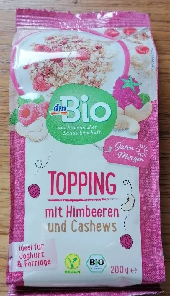 Topping mit Himbeeren und Cashews