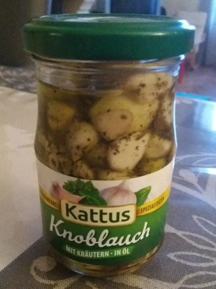 Knoblauchzehen in Sonnenblumenöl