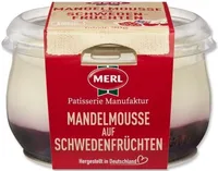 Mandelmousse auf Schwedenfrüchten