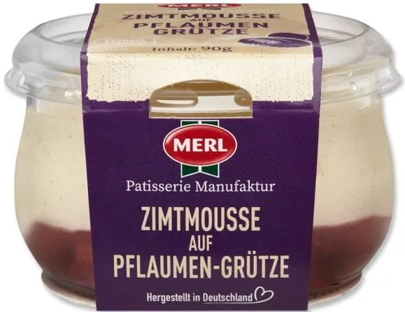 Zimtmousse auf Pflaumengrütze