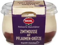Zimtmousse auf Pflaumengrütze