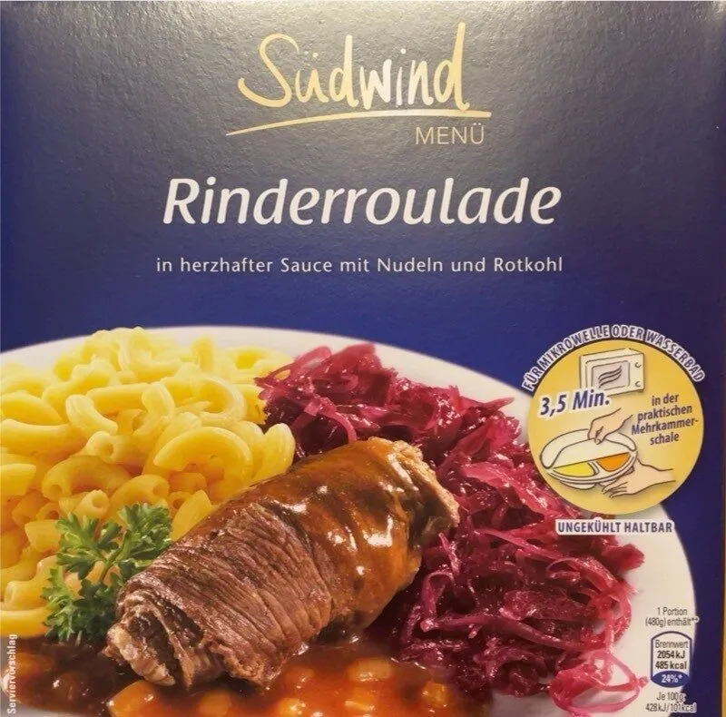 Rinderroulade in herzhafter Sauce mit Nudeln und Rotkohl