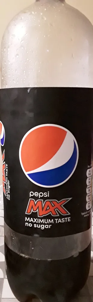Carbonated Low Calorie Cola Flavoured Soft Drink with Sweeteners