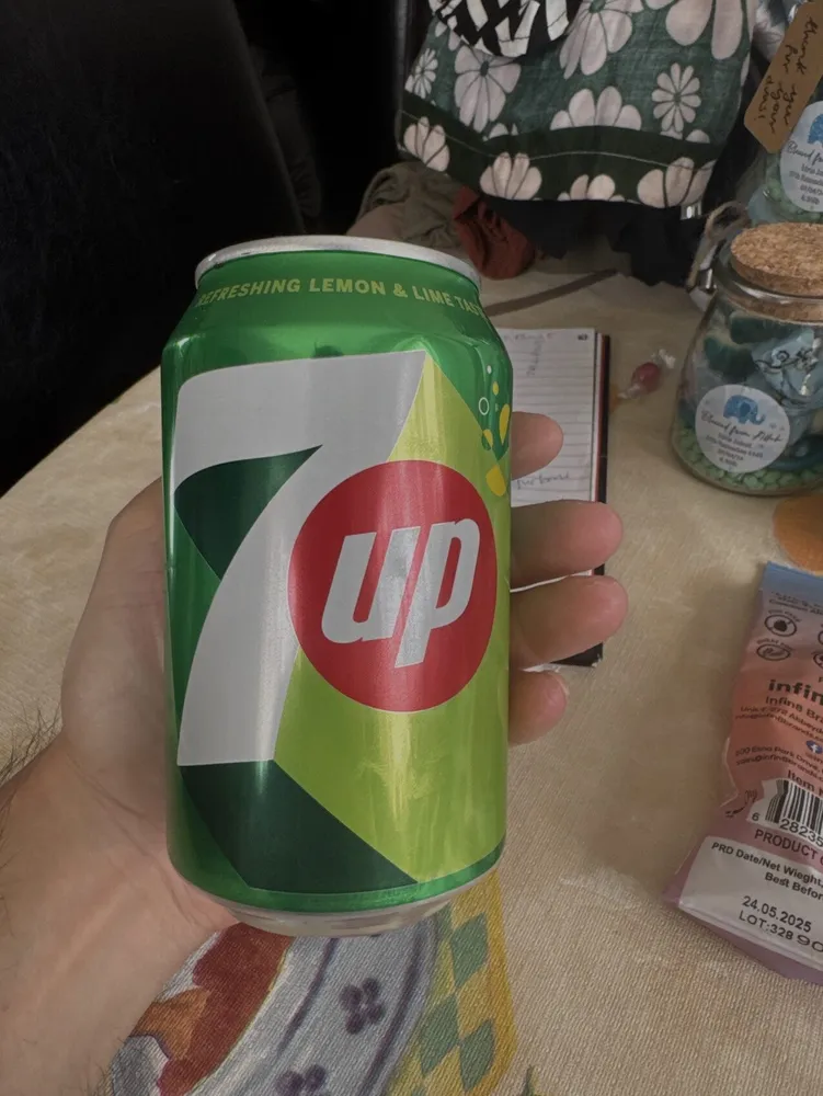 7 Up tasty twist lemon and lime