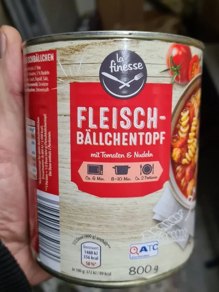 Fleisch-Bällcheneintopf mit Tomaten & Nudeln