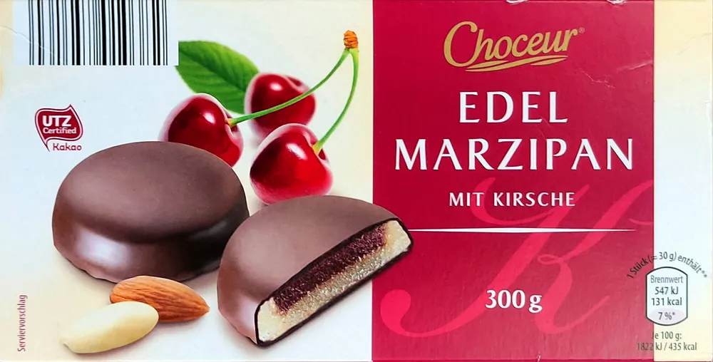 Edelmarzipantaler mit Kirsche