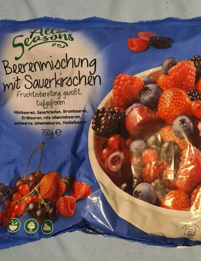 Beerenmischung mit Sauerkirschen