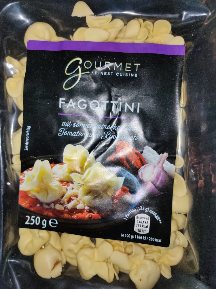 Fagottini mit Tomaten und Knoblauch