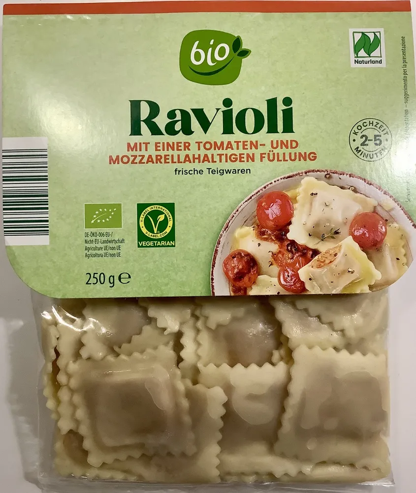 Bio-Ravioli mit Tomaten und Mozzarella