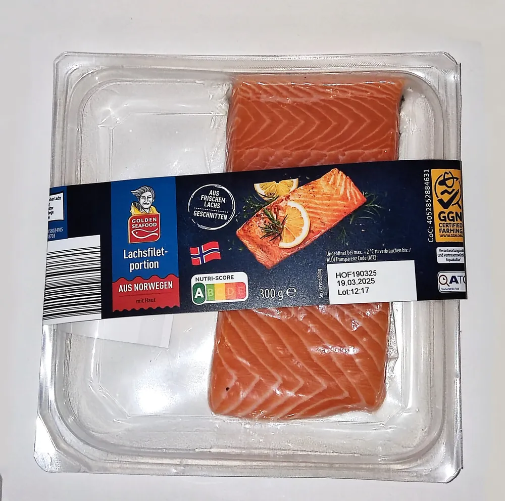 Lachsfilet-Portion mit Haut aus Norwegen