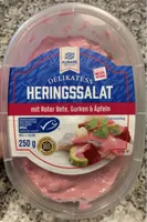 Heringssalat Mit Roter Bete, Gurken und Äpfeln