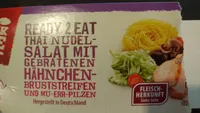 READY 2 EAT THAI NUDEL-SALAT MIT GEBRATENEN HÄHNCHEN-BRUSTSTREIFEN UND MU-ERR-PILZEN