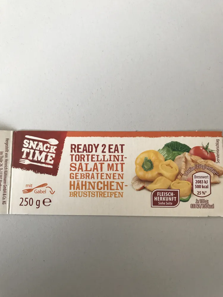 Tortellini-Salat mit gebratenen Hähnchenbruststreifen