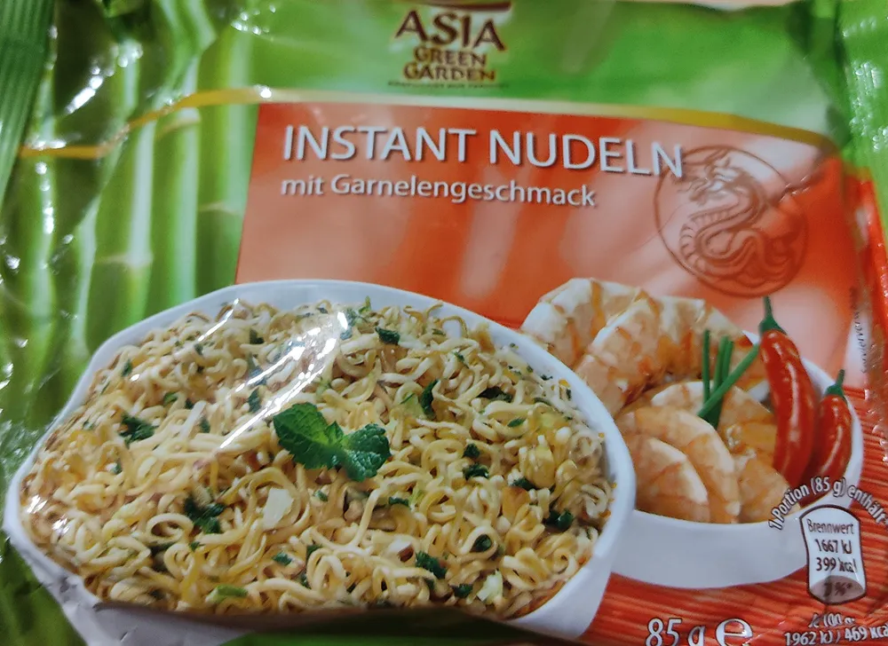 Instant nudeln mit Garnelen