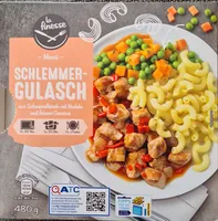 Schlemmergulasch aus Schweinefleisch mit Nudeln und feinem Gemüse