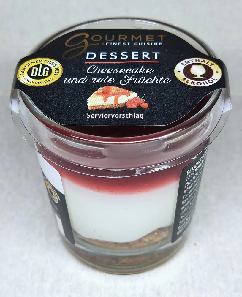 Dessert im Gläschen - Cheesecake und rote Früchte