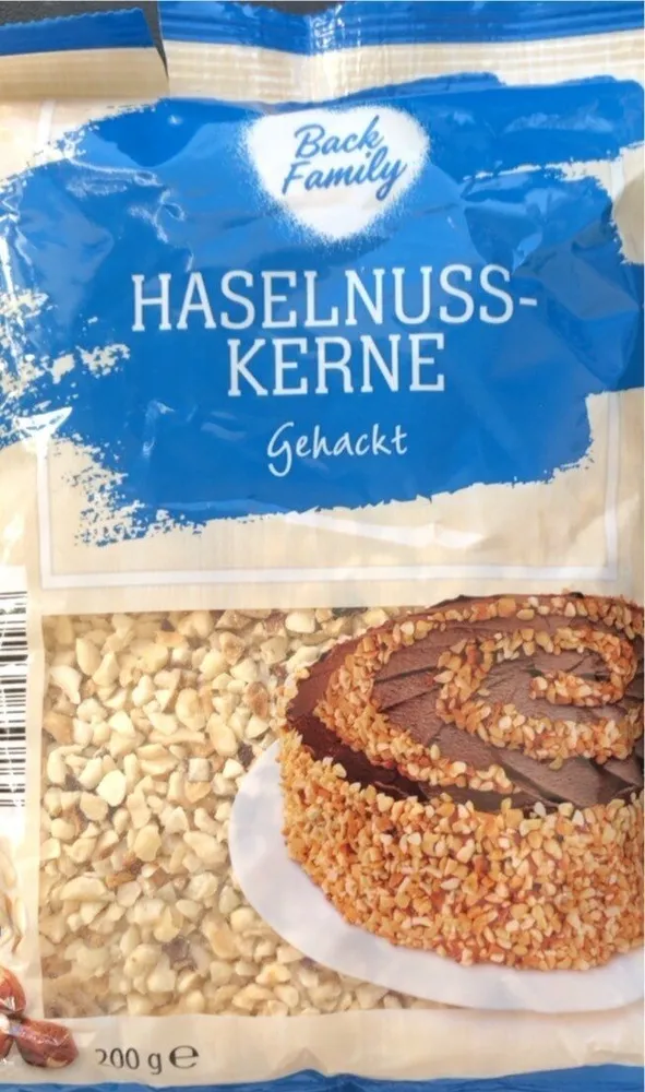 Haselnusskerne - gehackt, geröstet
