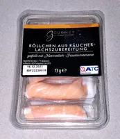 Röllchen aus Räucherlachs-Zubereitung gefüllt mit Meerrettich-Frischkäsecreme