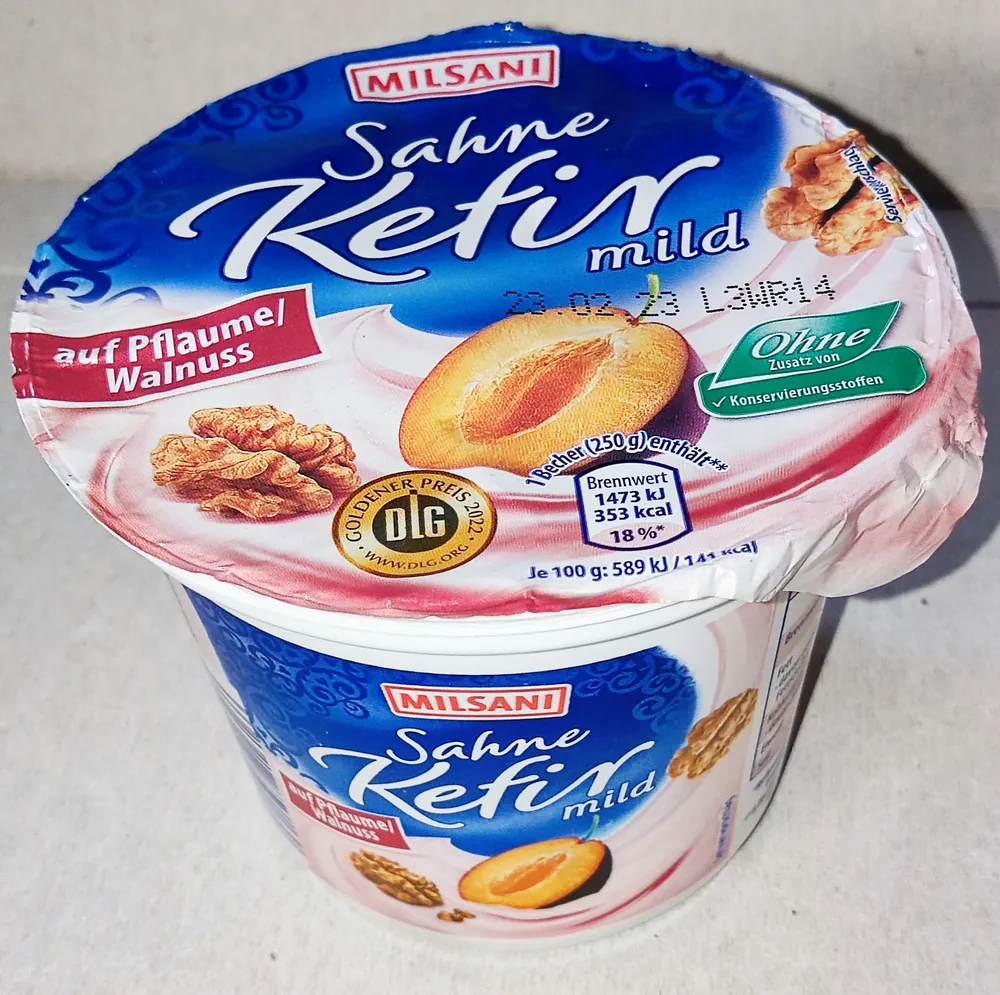 Sahne-Kefir auf Pflaume/Walnuss