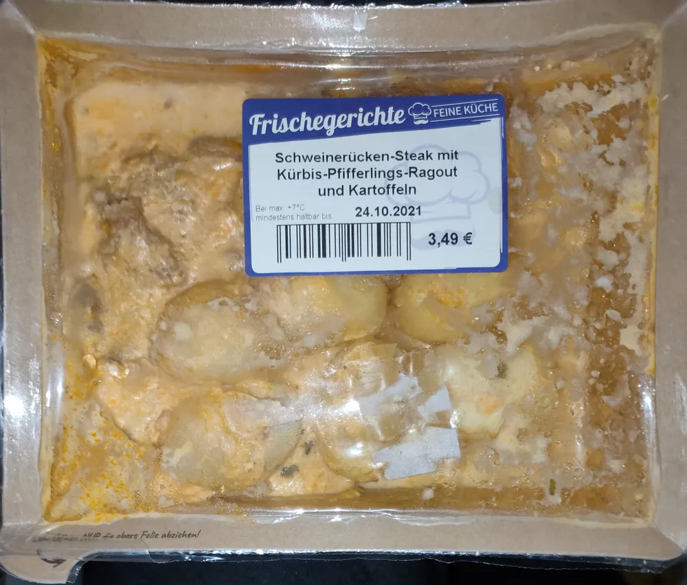 Schweinerücken-Steak mit Kürbis-Pfifferling-Ragout und Kartoffeln