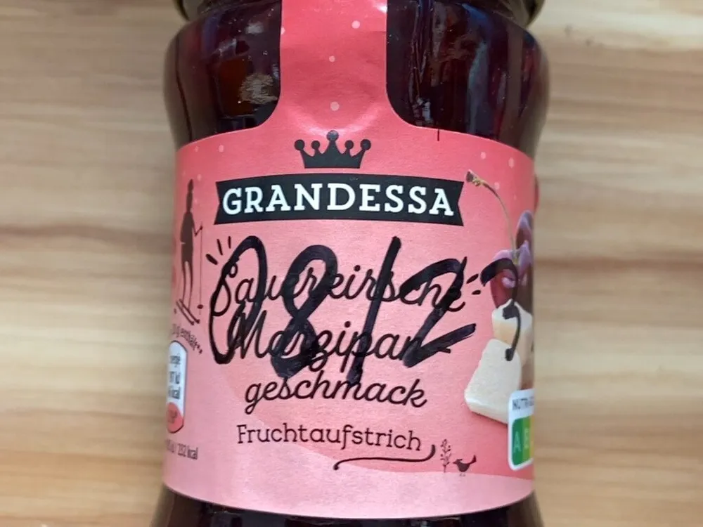 Sauerkirsch Marzipan Marmelade