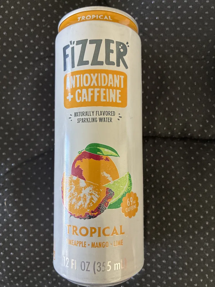 ANTIOXIDANT + CAFFEINE NATURALLY FLAVORED SPARKLING WATER TROPICAL PINEAPPLE - MANGO - LIME