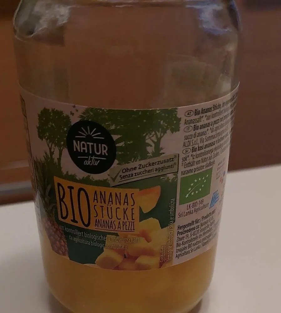 Ananasstücke im Glas