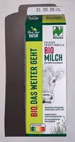 Frische traditionelle Biomilch