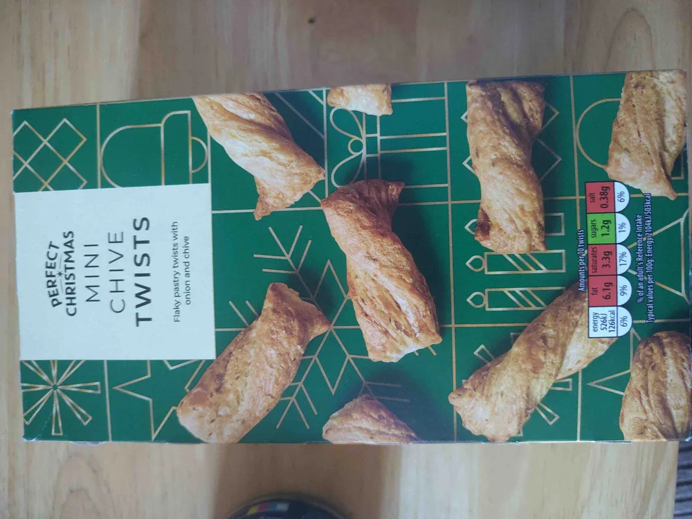 PERFECT CHRISTMAS MINI CHIVE TWISTS Flaky pastry t