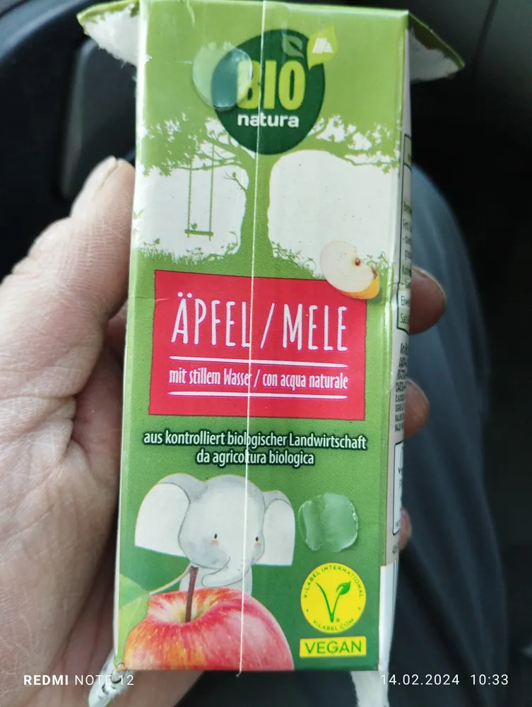 ÄPFEL / MELE mit stillem Wasser / con acqua naturale
