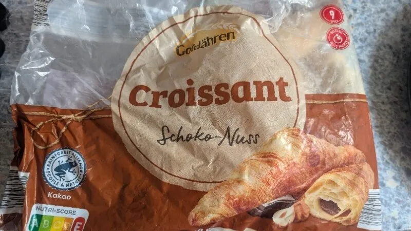 Croissant. mit Schoko-Nuss Füllung