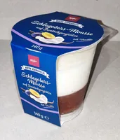 Schlagobers-Mousse auf Zwetschgengrütze