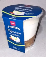 Topfencreme auf Apfelgrütze