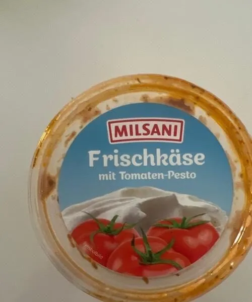 Frischkäse mit Tomaten-Pesto