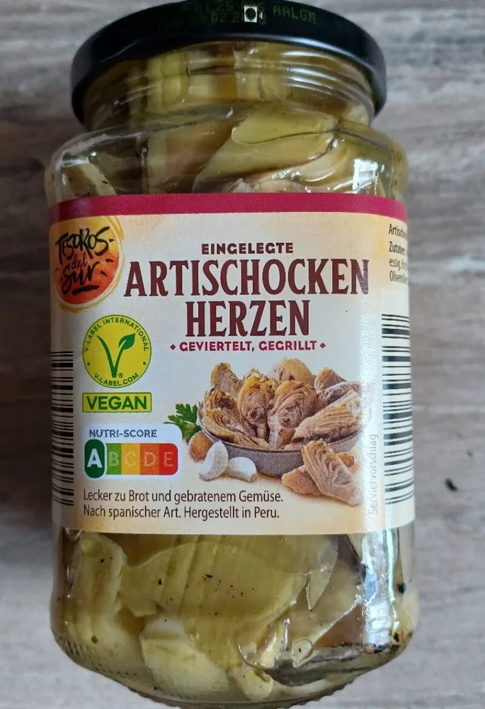 Artischockenherzen geviertelt, gegrillt in Marinade