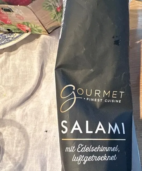 Salami mit Edelschimmel luftgetrocknet