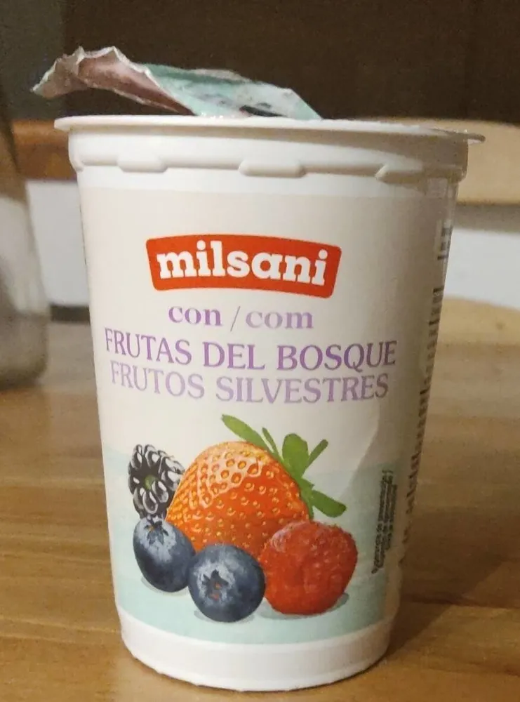 Yogur con frutas del bosque