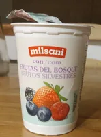 Yogur con frutas del bosque