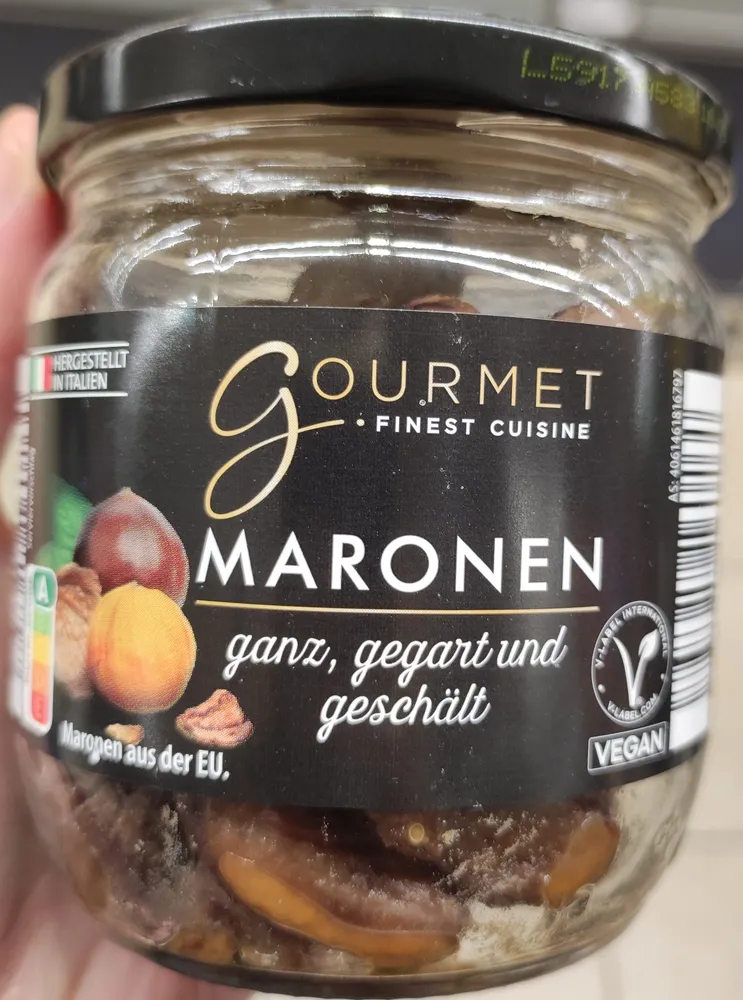 Maronen ganz, gegart und geschält