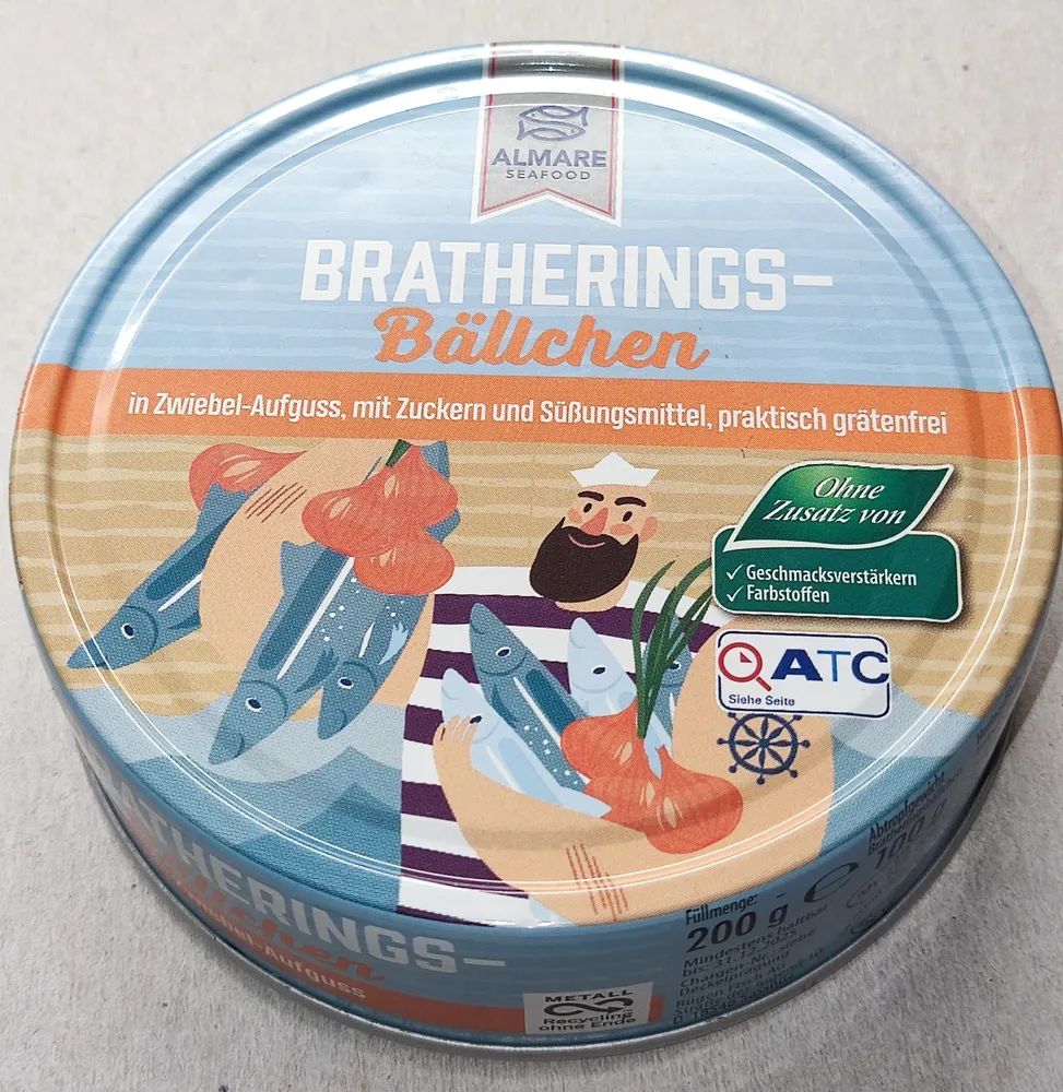 Bratheringsbällchen in Zwiebel-Aufguss