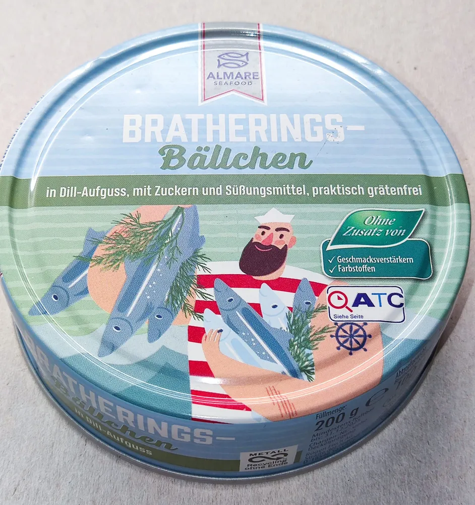 Bratheringsbällchen in Dill-Aufguss
