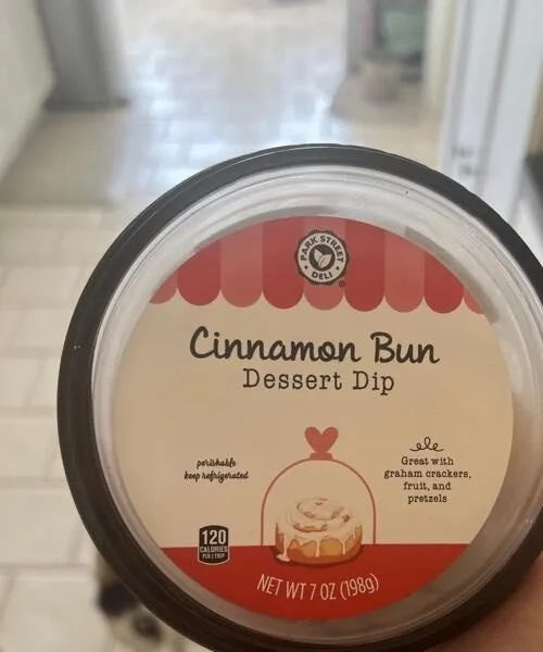 Cinnamon bun, dessert dip