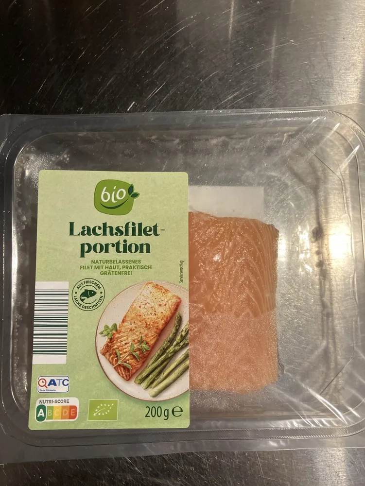 Bio-Lachsfiletportion mit Haut
