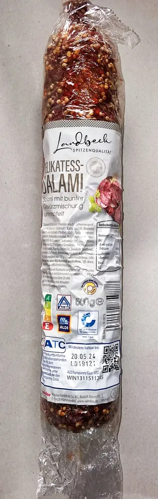 Delikatess-Salami mit bunter Gewürzmischung ummantelt