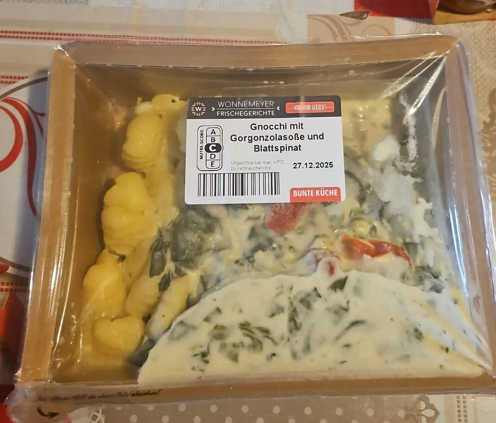 Gnocchi mit Gorgonzolasoße und Blattspinat